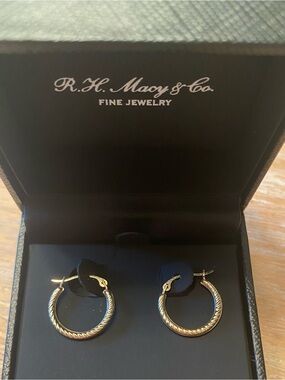 10k Gold twist hoops New in box